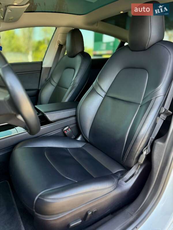 Седан Tesla Model 3 2019 в Днепре