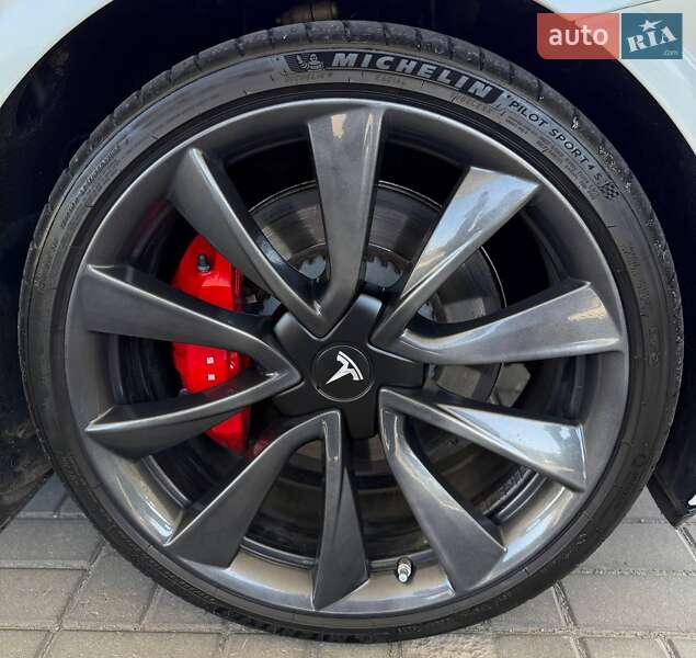 Седан Tesla Model 3 2019 в Днепре