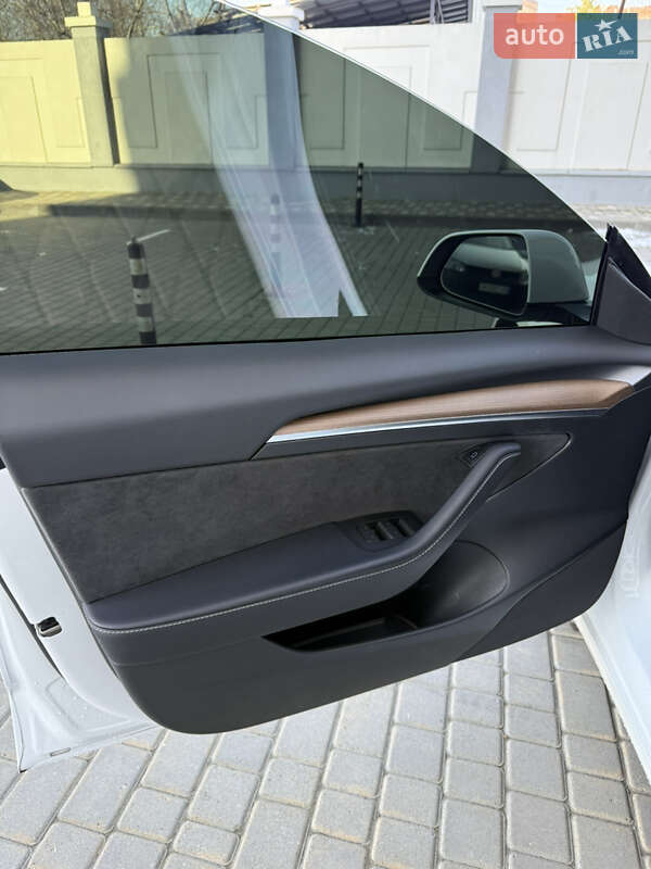 Седан Tesla Model 3 2023 в Одессе