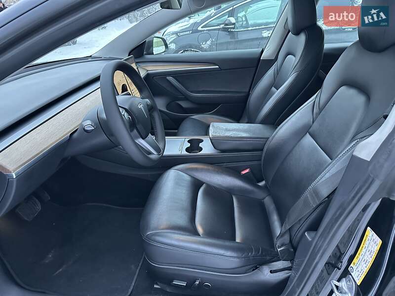 Седан Tesla Model 3 2022 в Рівному