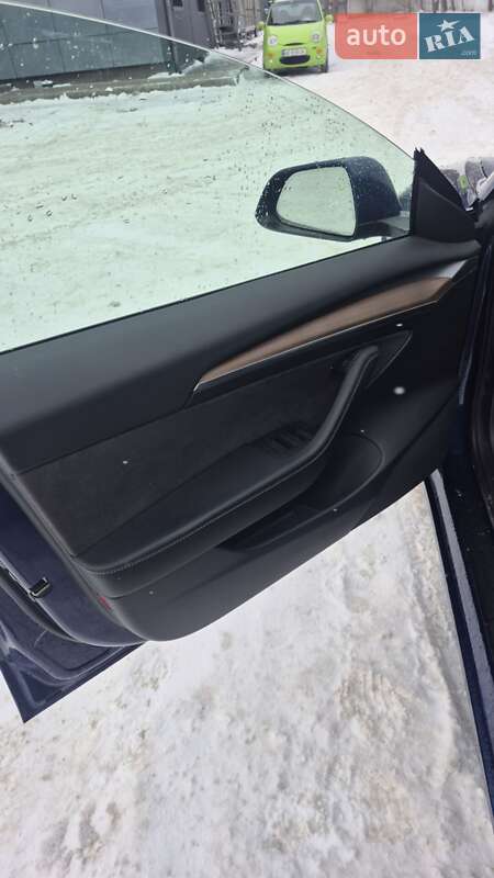Седан Tesla Model 3 2022 в Днепре
