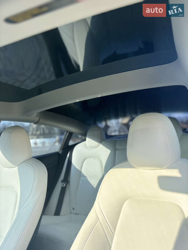 Седан Tesla Model 3 2021 в Кременчуге