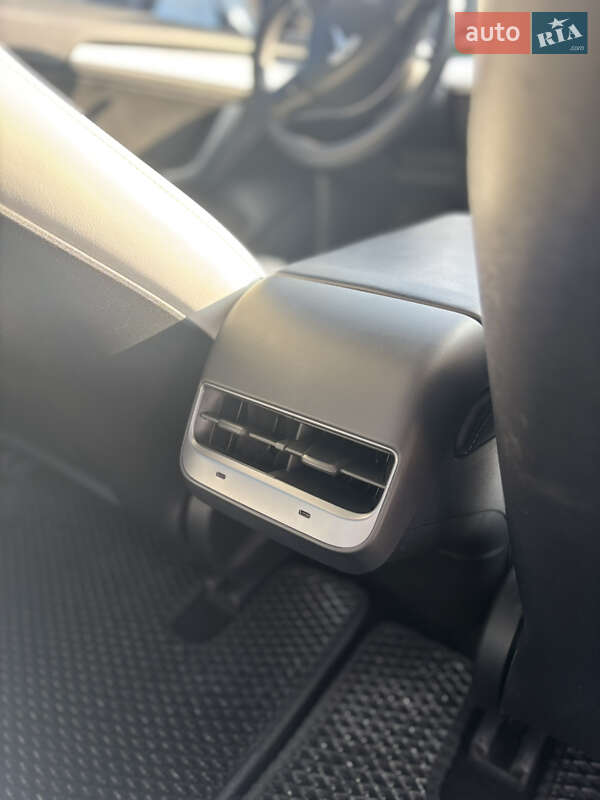 Седан Tesla Model 3 2021 в Кременчуге