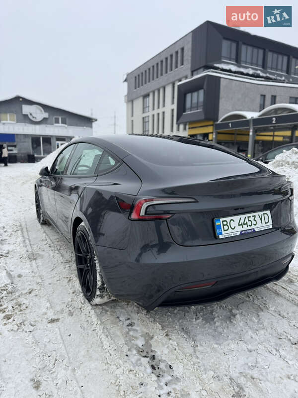Седан Tesla Model 3 2024 в Львове