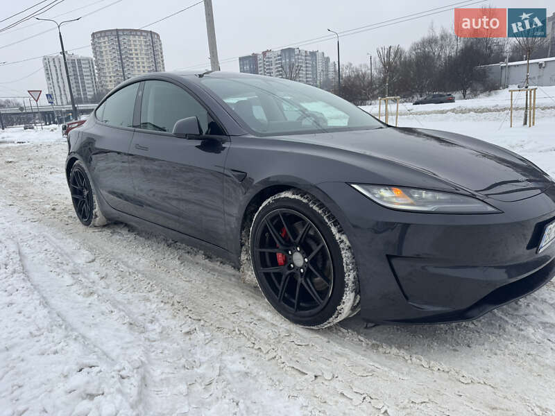 Седан Tesla Model 3 2024 в Львове