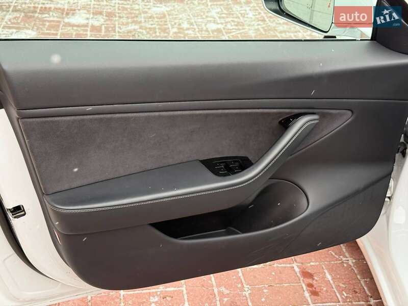 Седан Tesla Model 3 2019 в Кропивницком