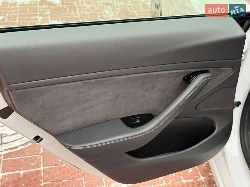 Седан Tesla Model 3 2019 в Кропивницком