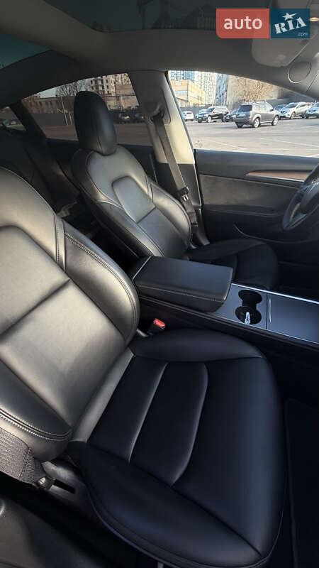 Седан Tesla Model 3 2022 в Одессе