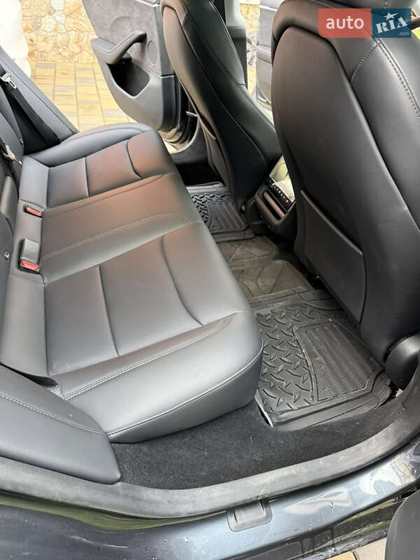 Седан Tesla Model 3 2024 в Днепре