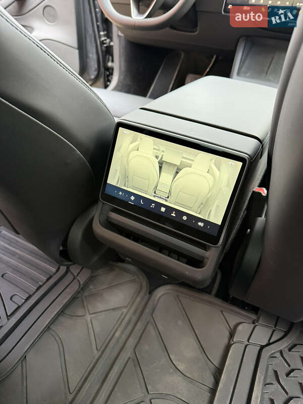 Седан Tesla Model 3 2024 в Днепре