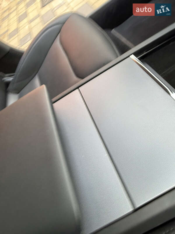 Седан Tesla Model 3 2024 в Днепре