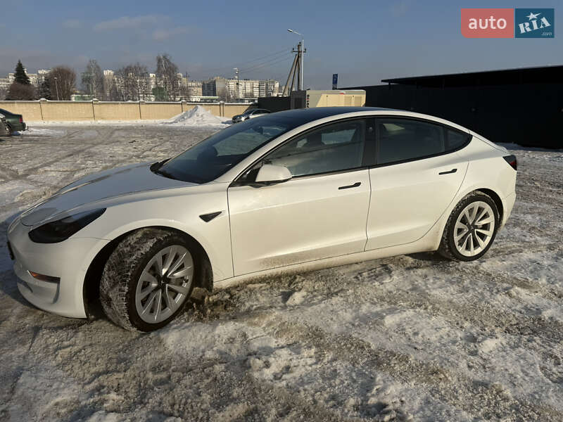 Седан Tesla Model 3 2022 в Киеве