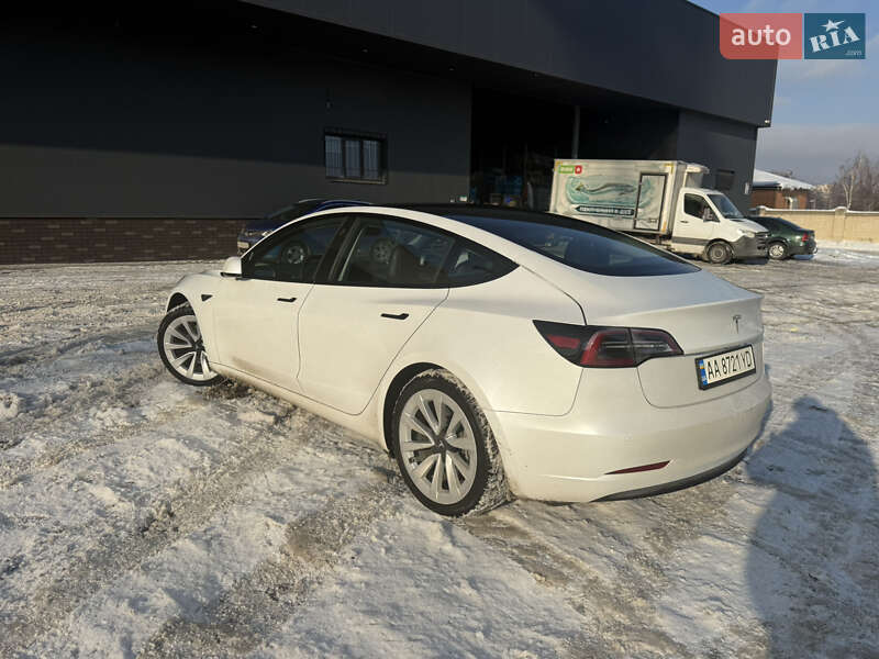 Седан Tesla Model 3 2022 в Киеве