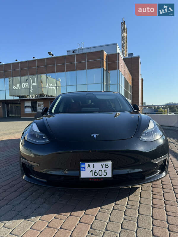 Седан Tesla Model 3 2021 в Киеве