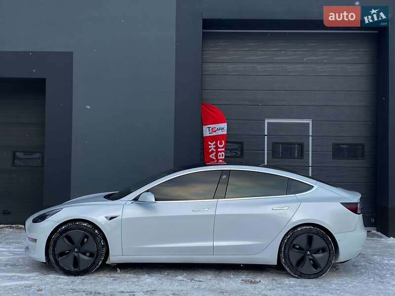 Седан Tesla Model 3 2019 в Киеве