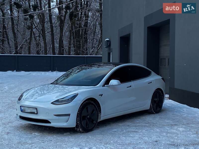 Седан Tesla Model 3 2019 в Киеве