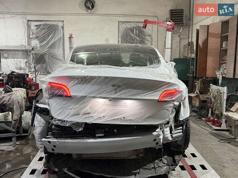 Седан Tesla Model 3 2018 в Володимирі