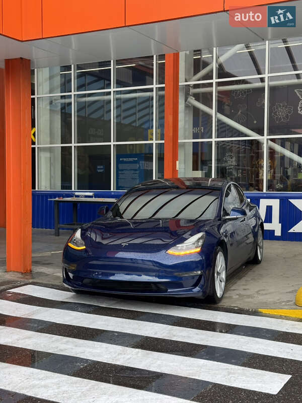 Седан Tesla Model 3 2018 в Хмельницькому
