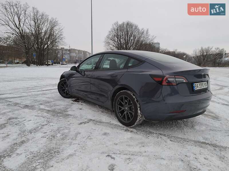 Седан Tesla Model 3 2023 в Кропивницькому