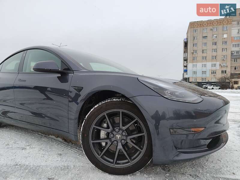 Седан Tesla Model 3 2023 в Кропивницькому