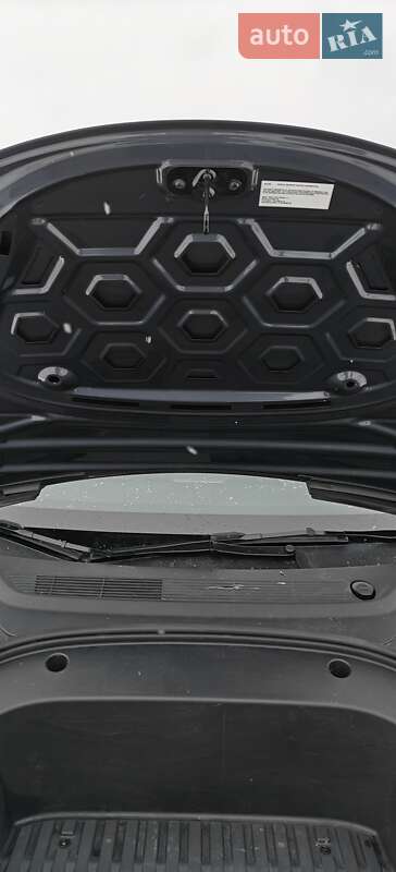 Седан Tesla Model 3 2023 в Кропивницькому