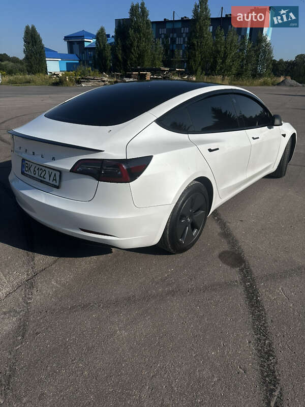 Седан Tesla Model 3 2023 в Ровно