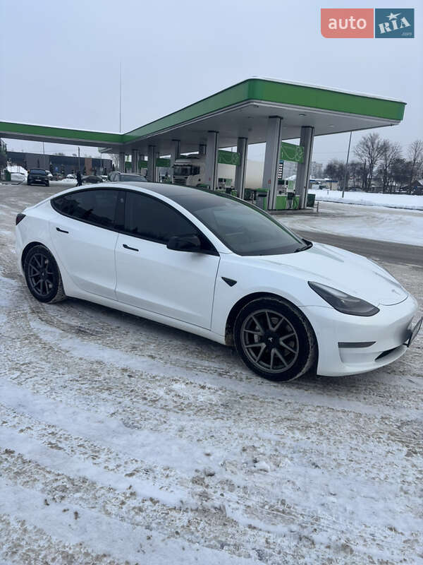 Седан Tesla Model 3 2021 в Житомире
