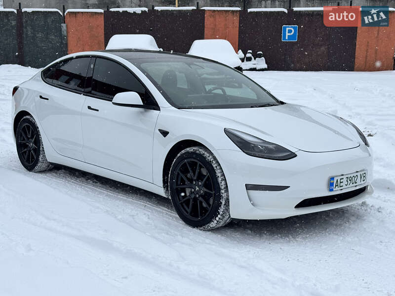 Седан Tesla Model 3 2023 в Дніпрі