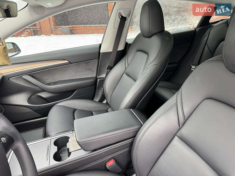 Седан Tesla Model 3 2023 в Дніпрі