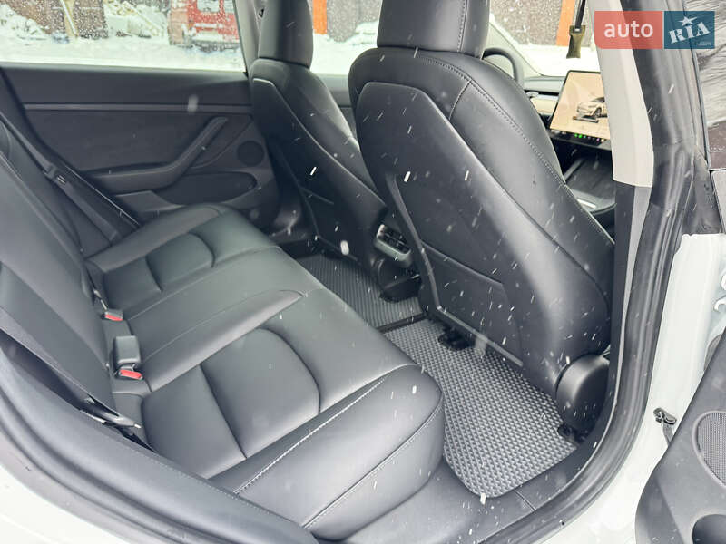 Седан Tesla Model 3 2023 в Дніпрі