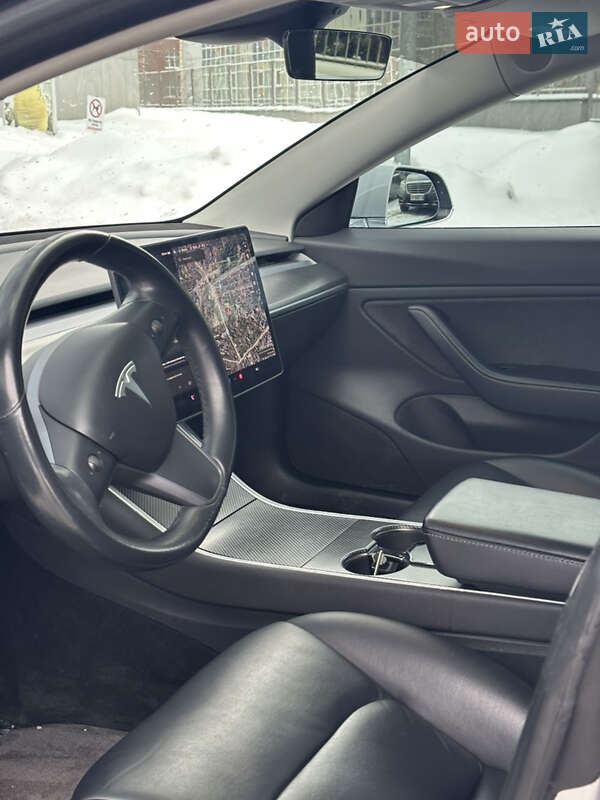 Седан Tesla Model 3 2018 в Киеве