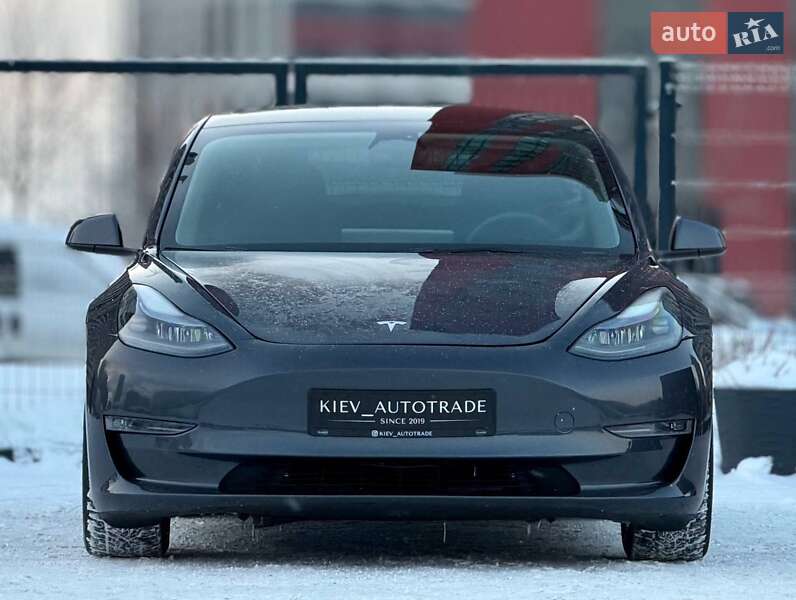 Седан Tesla Model 3 2022 в Киеве