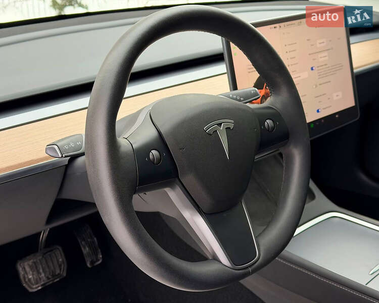 Седан Tesla Model 3 2022 в Киеве