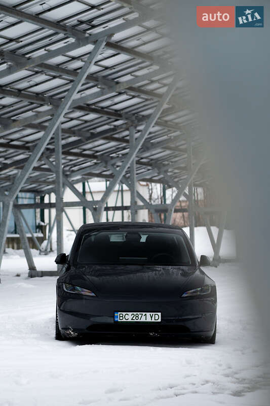 Седан Tesla Model 3 2025 в Львове
