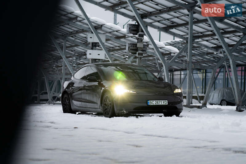 Седан Tesla Model 3 2025 в Львове