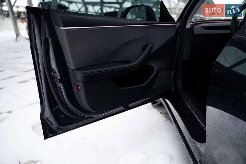 Седан Tesla Model 3 2025 в Львове