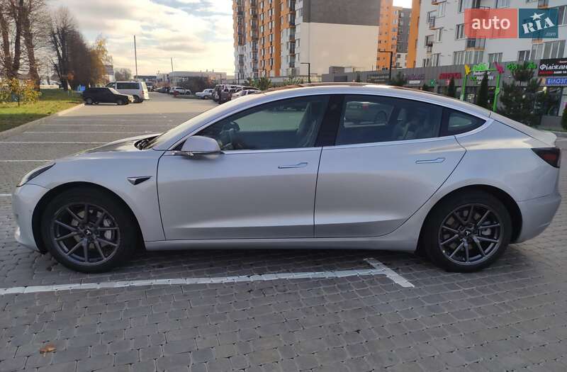 Седан Tesla Model 3 2018 в Вінниці