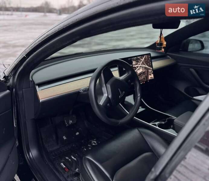 Седан Tesla Model 3 2019 в Львові
