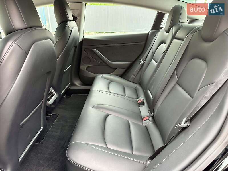 Седан Tesla Model 3 2022 в Львове