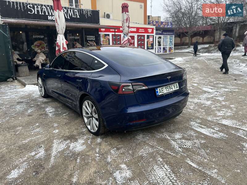 Седан Tesla Model 3 2018 в Кривому Розі