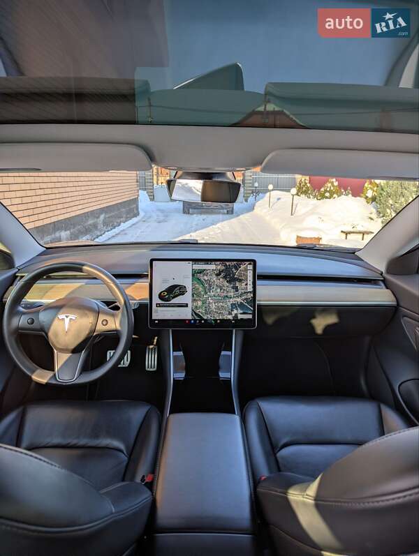 Седан Tesla Model 3 2020 в Березному