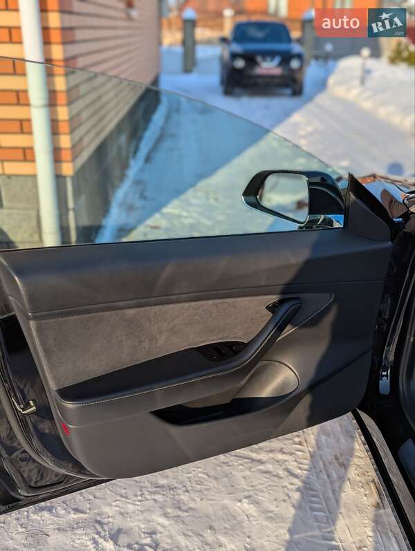 Седан Tesla Model 3 2020 в Березному