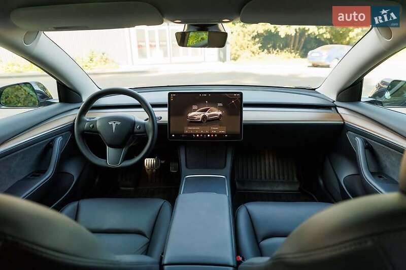 Седан Tesla Model 3 2022 в Львові