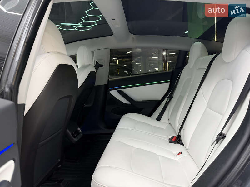 Седан Tesla Model 3 2020 в Киеве