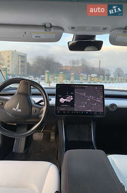 Седан Tesla Model 3 2018 в Мукачево
