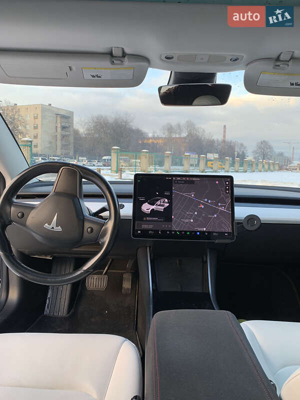 Седан Tesla Model 3 2018 в Мукачевому