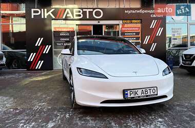 Седан Tesla Model 3 2024 в Львове
