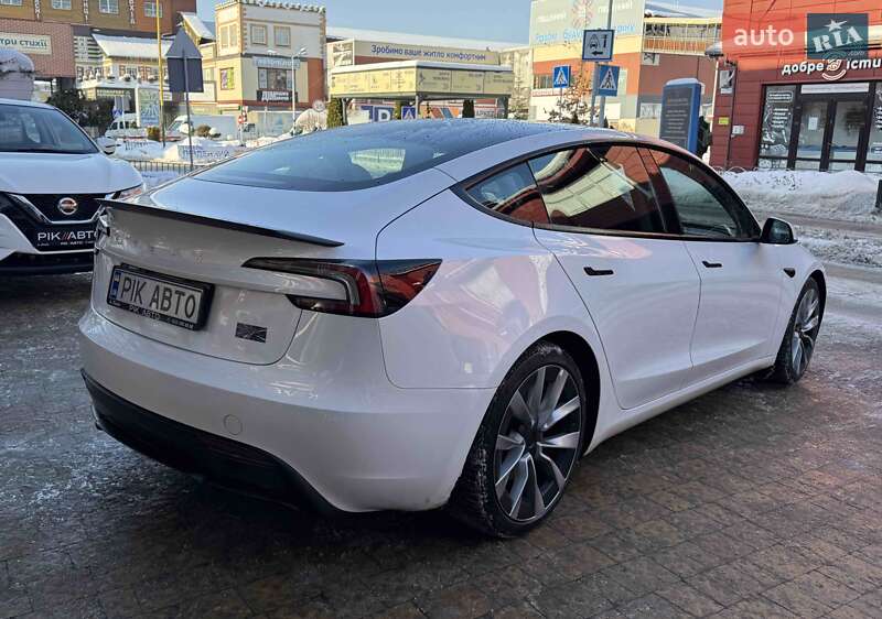 Седан Tesla Model 3 2024 в Львові
