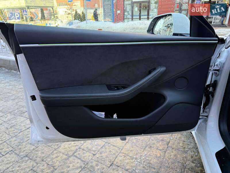 Седан Tesla Model 3 2024 в Львові