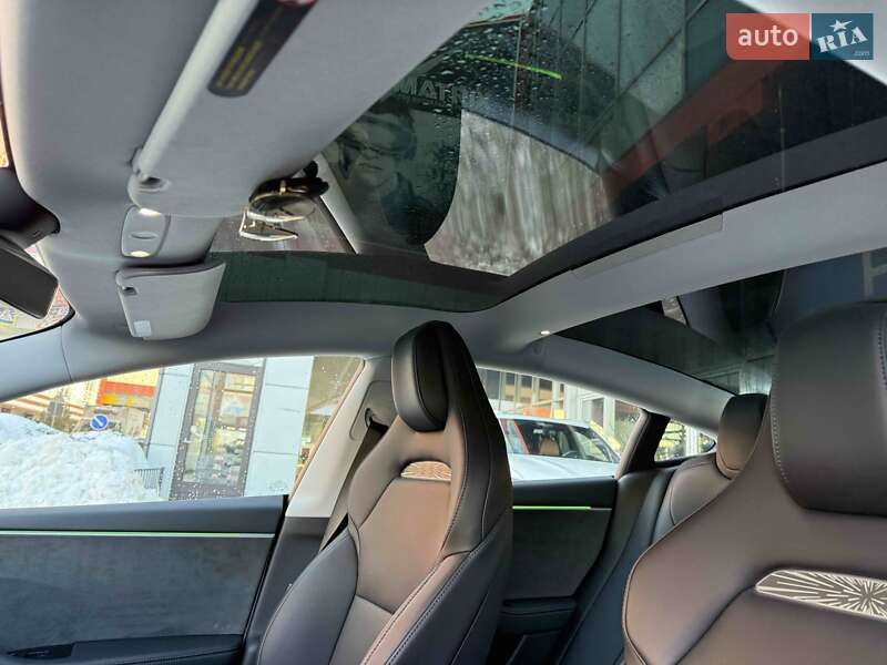 Седан Tesla Model 3 2024 в Львові